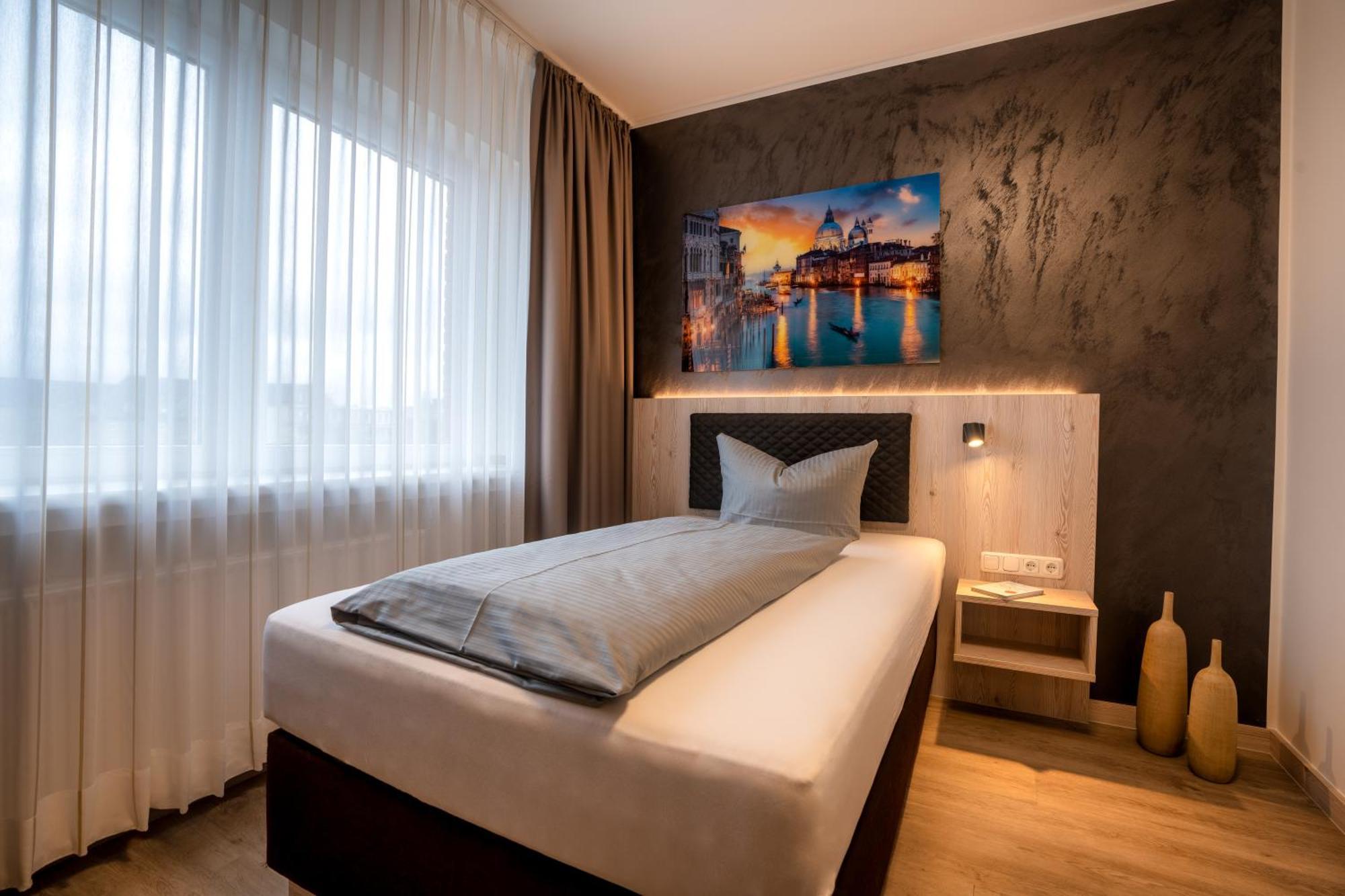 Hotel Monopol Gelsenkirchen Bagian luar foto