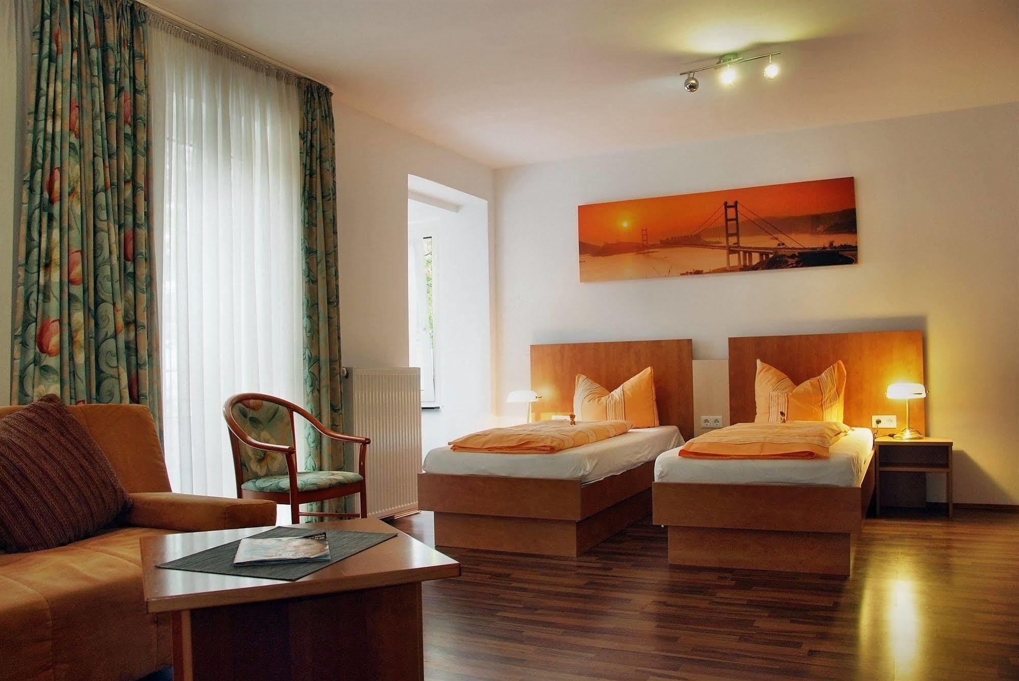 Hotel Monopol Gelsenkirchen Bagian luar foto