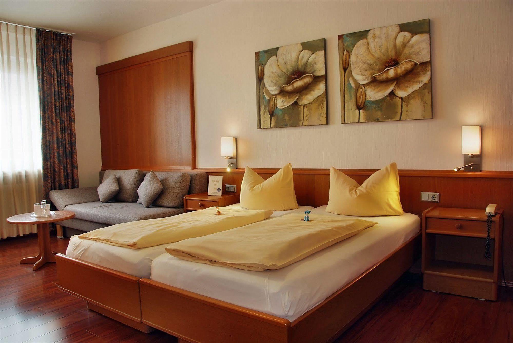 Hotel Monopol Gelsenkirchen Bagian luar foto